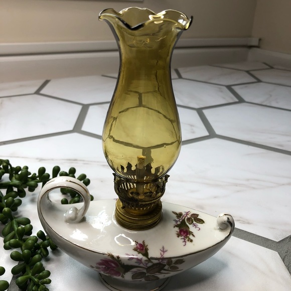 Vintage miniature porcelain genie oil lamp with moss rose pattern - Picture 7 of 8